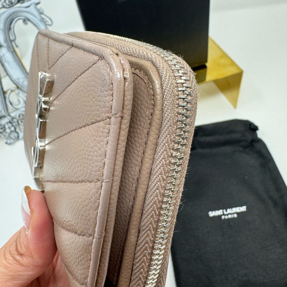 💯Authentic Yves Saint Laurent Compact wallet - Picture 4 of 5